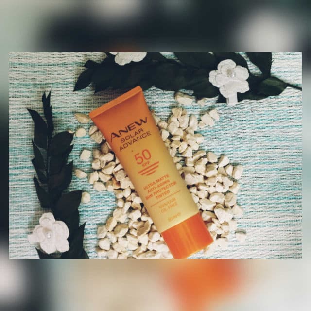 Avon Anew Solar Advance Ultra Matte Protector Solar FPS 50 UVA/UVB review photo by Miradazul
