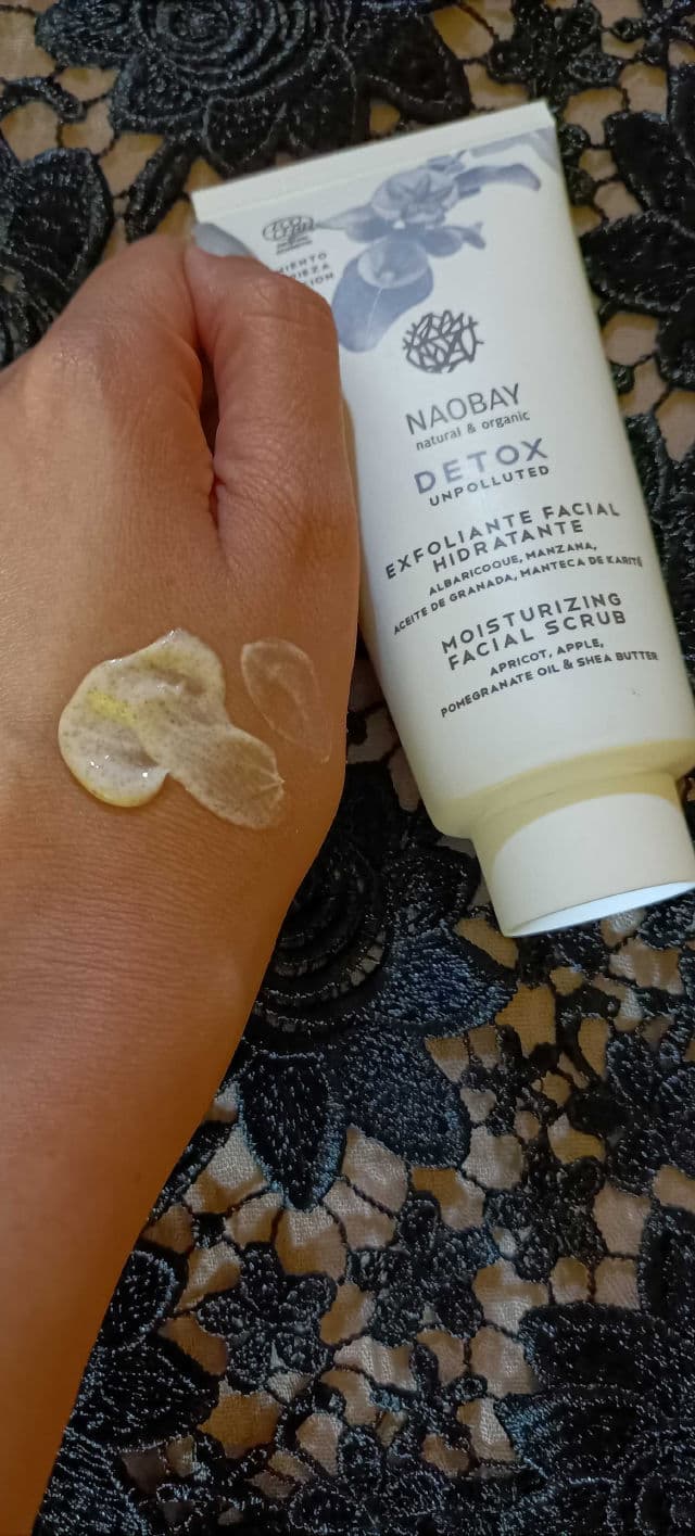 Naobay Detox Unpolluted Moisturizing Facial Scrub review photo by BelyOsiria
