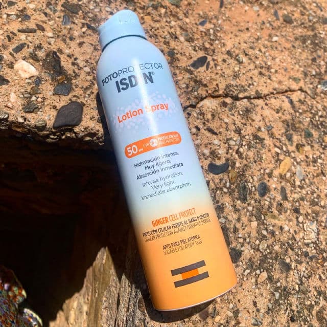 ISDIN Fotoprotector Transparent Spray Wet Skin SPF 50 review photo by glowyskinsk