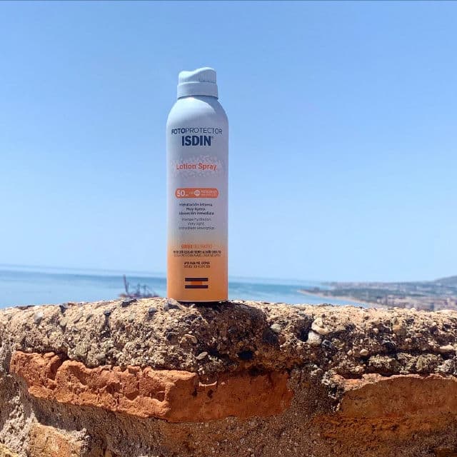 ISDIN Fotoprotector Transparent Spray Wet Skin SPF 50 review photo by glowyskinsk