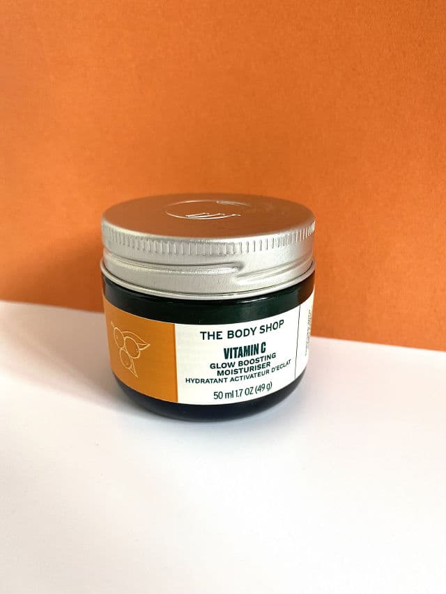 The Body Shop Vitamin C Glow Boosting Moisturizer review photo by LaurenRiecker