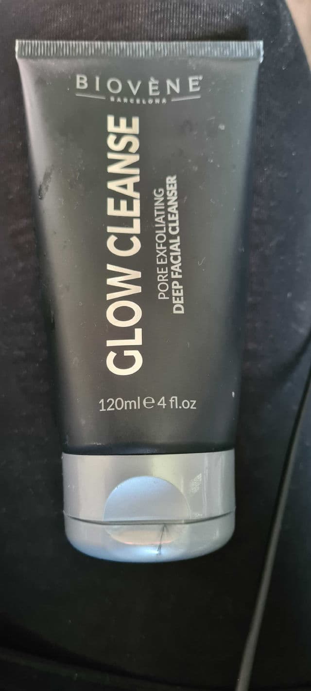 Biovène Glow Cleanse Pore Exfoliating Deep Facial Cleanser review photo by Ravnya