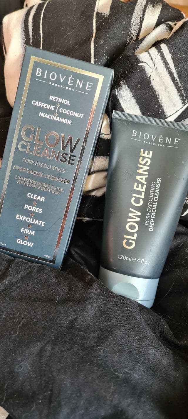 Biovène Glow Cleanse Pore Exfoliating Deep Facial Cleanser review photo by Ravnya
