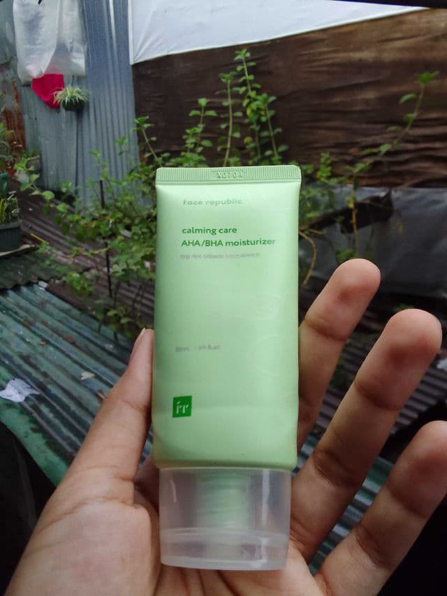 Face Republic Calming Care AHA/BHA Moisturizer review photo by Jheralyn