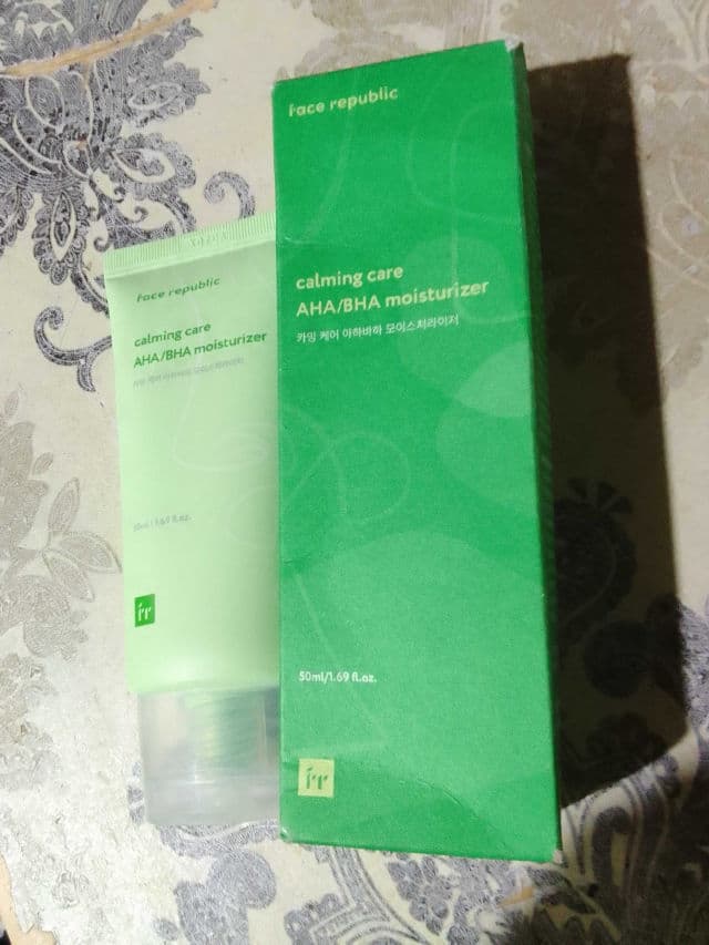 Face Republic Calming Care AHA/BHA Moisturizer review photo by Jheralyn