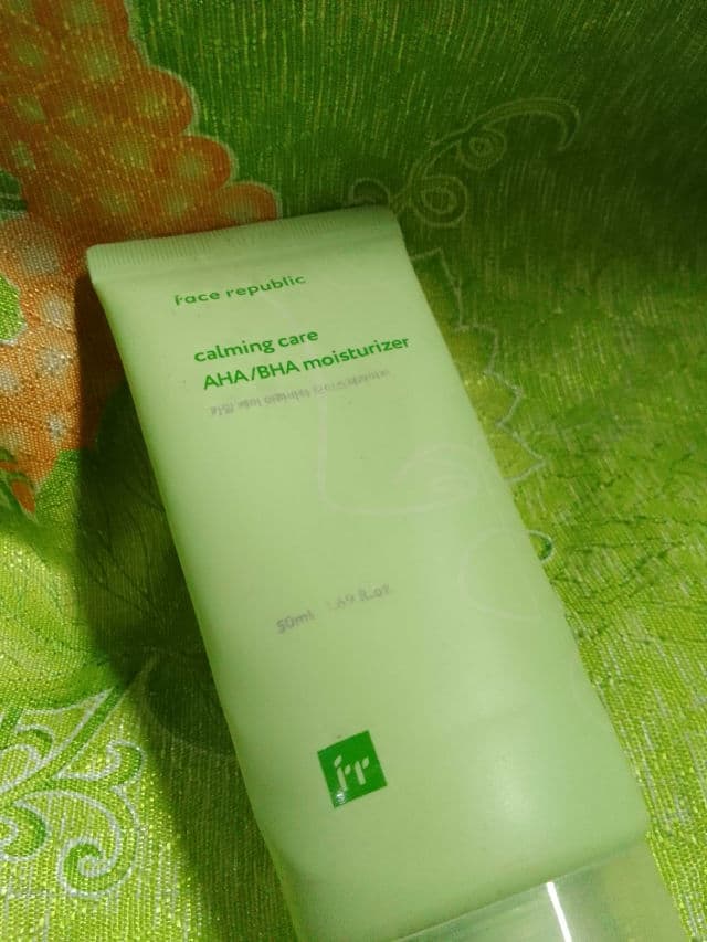 Face Republic Calming Care AHA/BHA Moisturizer review photo by Jheralyn