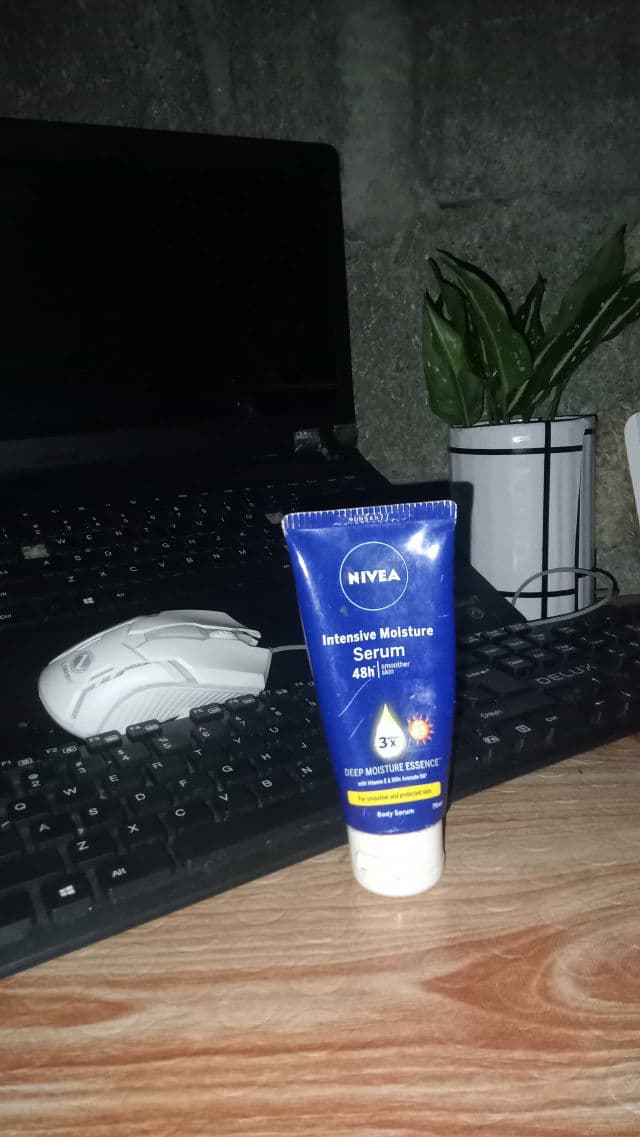 Nivea Intensive Moisture Body Serum SPF25 review photo by pickyjayne