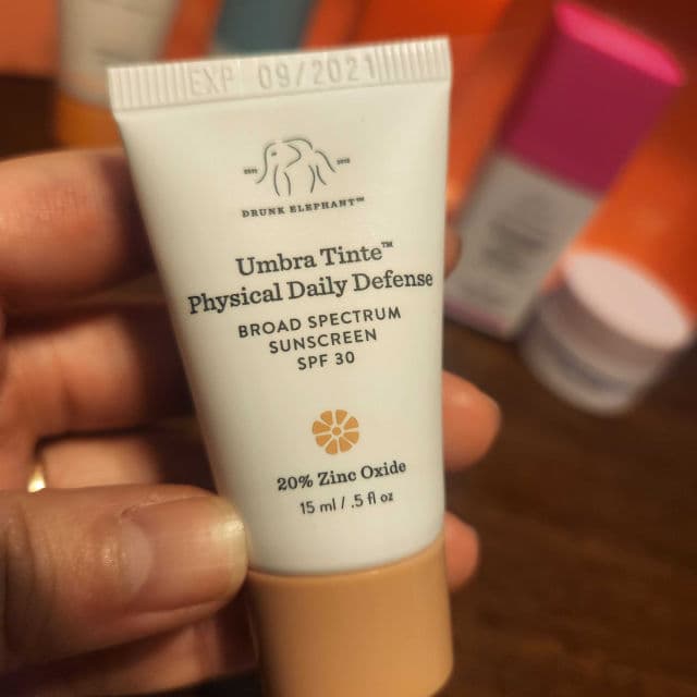 Drunk Elephant Umbra Tinte Physical Daily Defense SPF 30 review photo by LotusRates