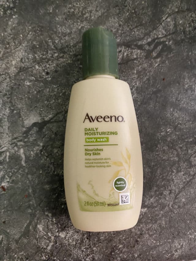 Aveeno Daily Moisturizing Body Wash with Prebiotic Oat review photo by jennstarwalt