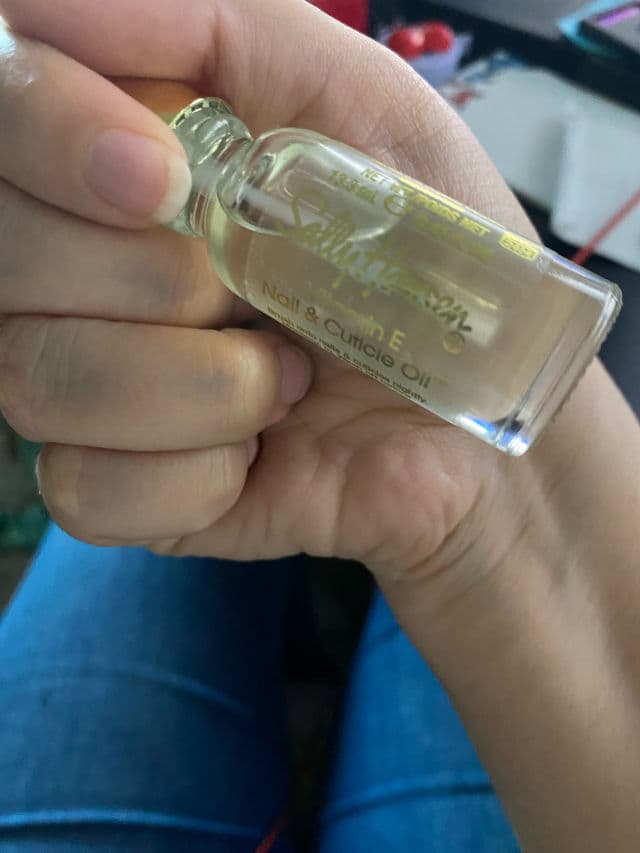 Sally Hansen Vitamin E Nail & Cuticle Oil review photo by blarrfengarr