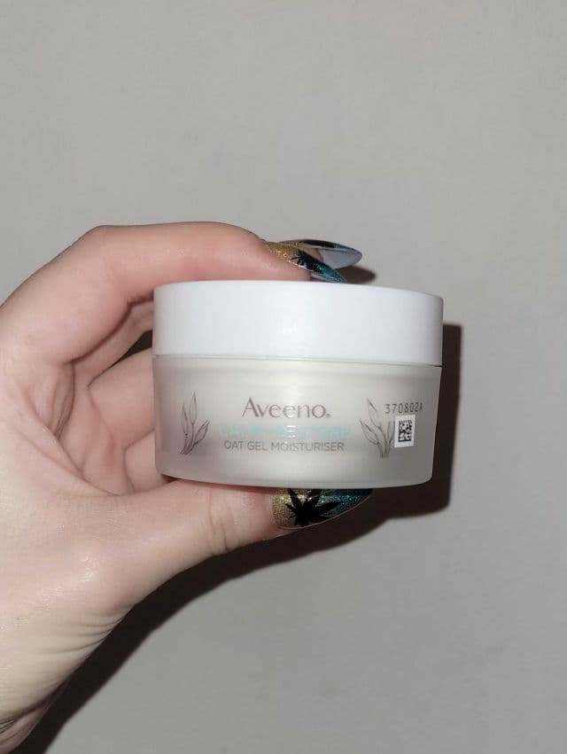 Aveeno Calm + Restore Oat Gel Moisturizer review photo by XMissMuffinX