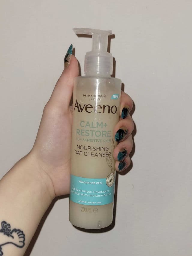 Aveeno Calm + Restore Oat Gel Facial Cleanser review photo by XMissMuffinX