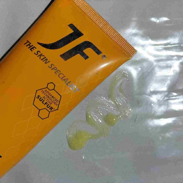 JF the skin specialist AntiAcne Facial Foam review photo by Dukaaparama