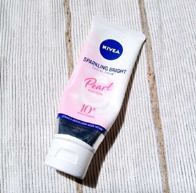 Nivea Sparkling Bright Facial Foam review photo by Dukaaparama