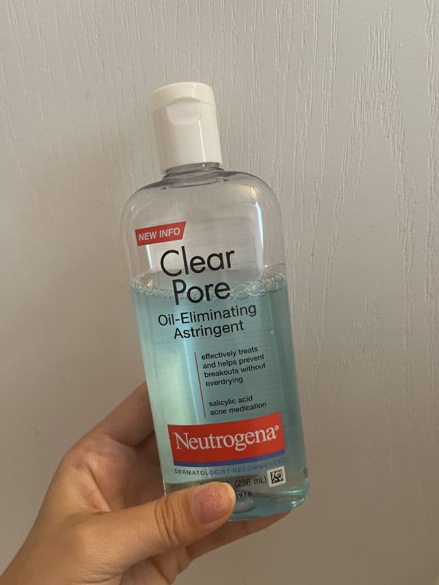Neutrogena Clear Pore Oil-Eliminating Astringent review photo by sarieangelie