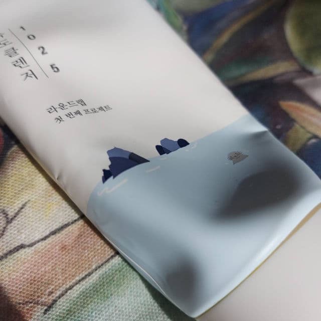 Round Lab 1025 Dokdo Cleanser review photo by lavenderduck