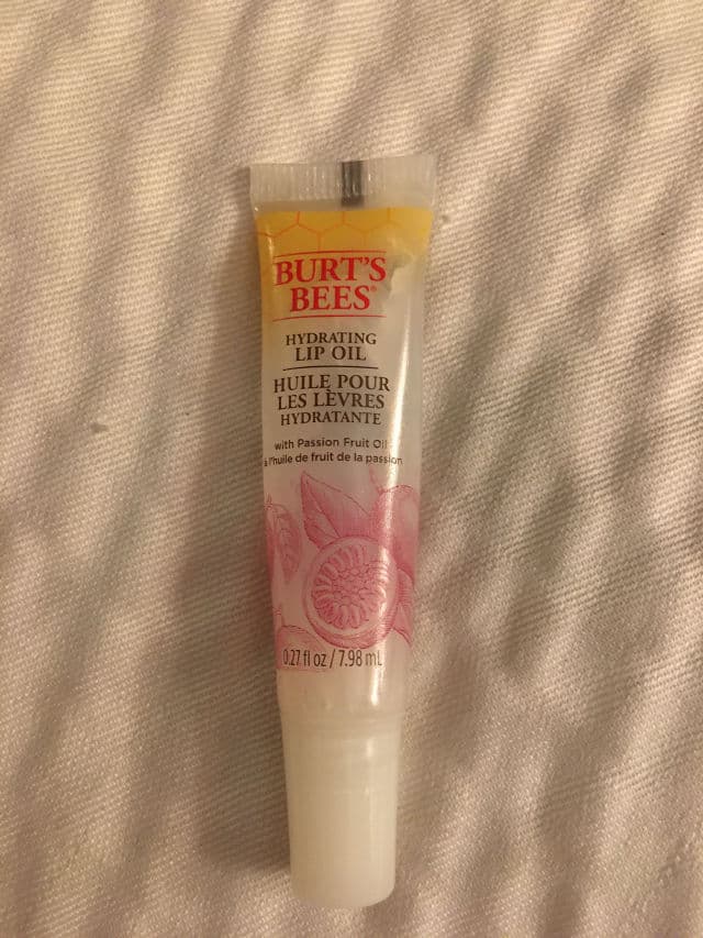 Burt's Bees Hydrating Lip Oil with Passion Fruit Oil	 review photo by Nickelo1980