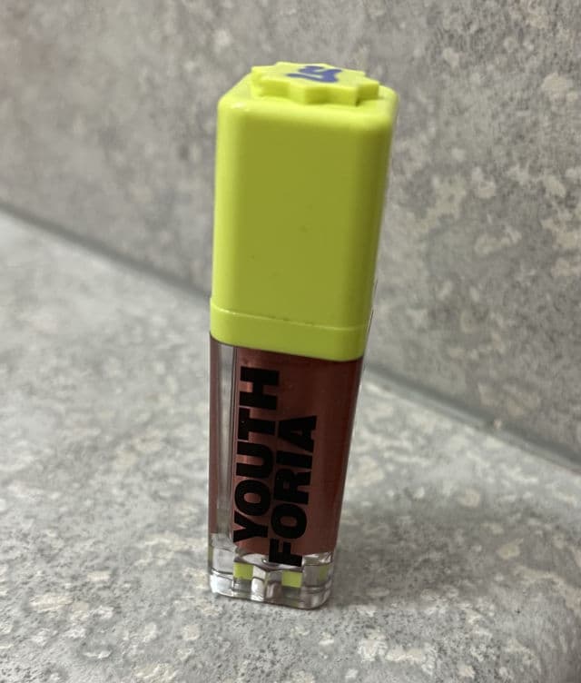 Youthforia Dewy Gloss 09 Play With Fire review photo by Nickelo1980