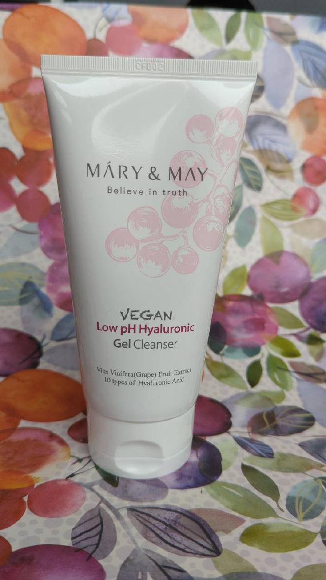 Vegan Low pH Hyaluronic Gel Cleanser product review