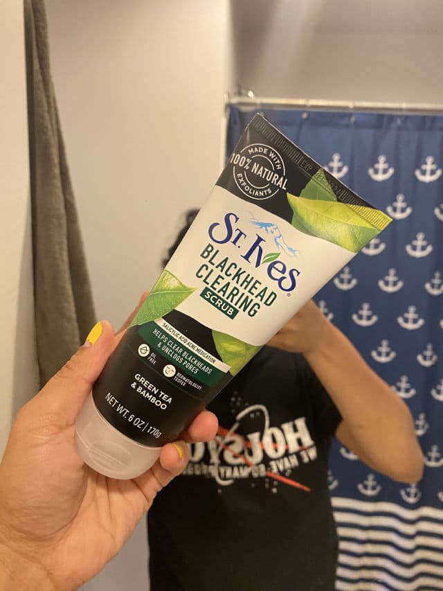 St. Ives Blackhead Clearing Green Tea Scrub review photo by comounaflor111