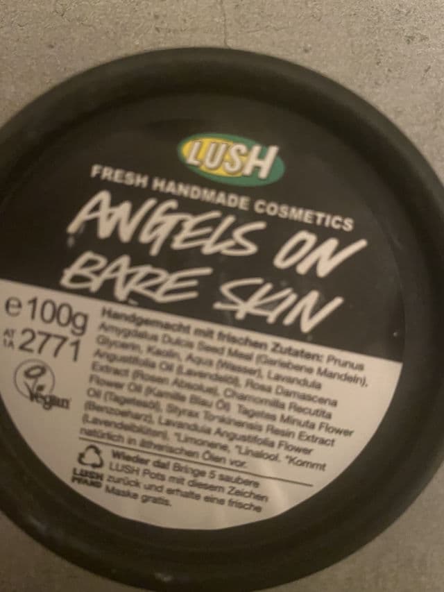 LUSH Angels on Bare Skin review photo by Ellaaaskincare