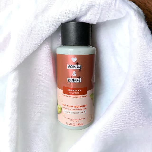 Love Beauty and Planet Vitamin B3 + Complex Avocado Oil-Aguacate & Mango 3in1 Curl Moisture Vegan Conditioner review photo by Belliott6