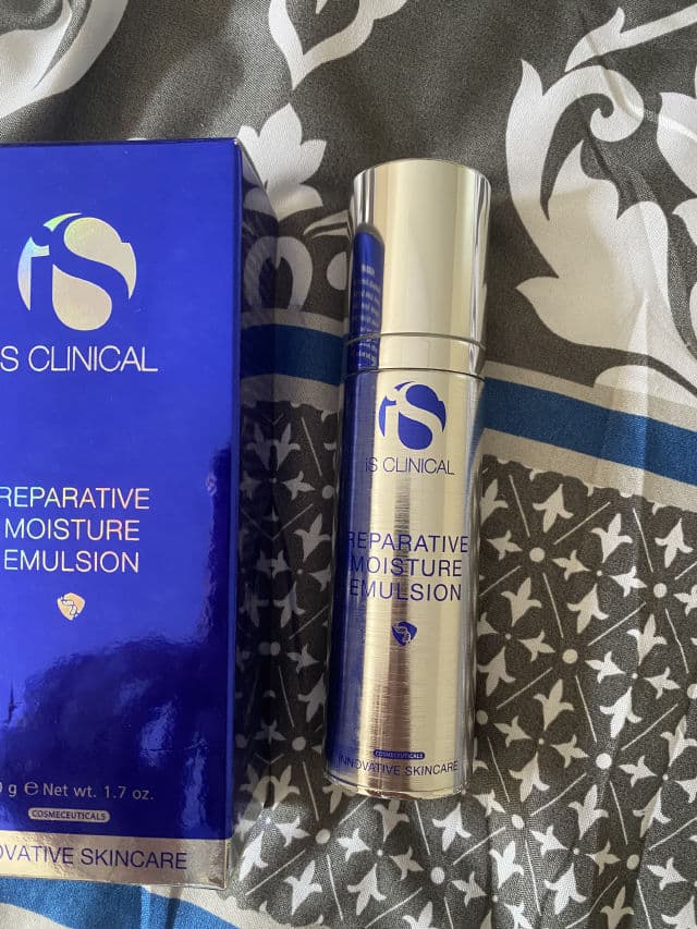 iS Clinical Reparative Moisture Emulsion review photo by aprilskintour
