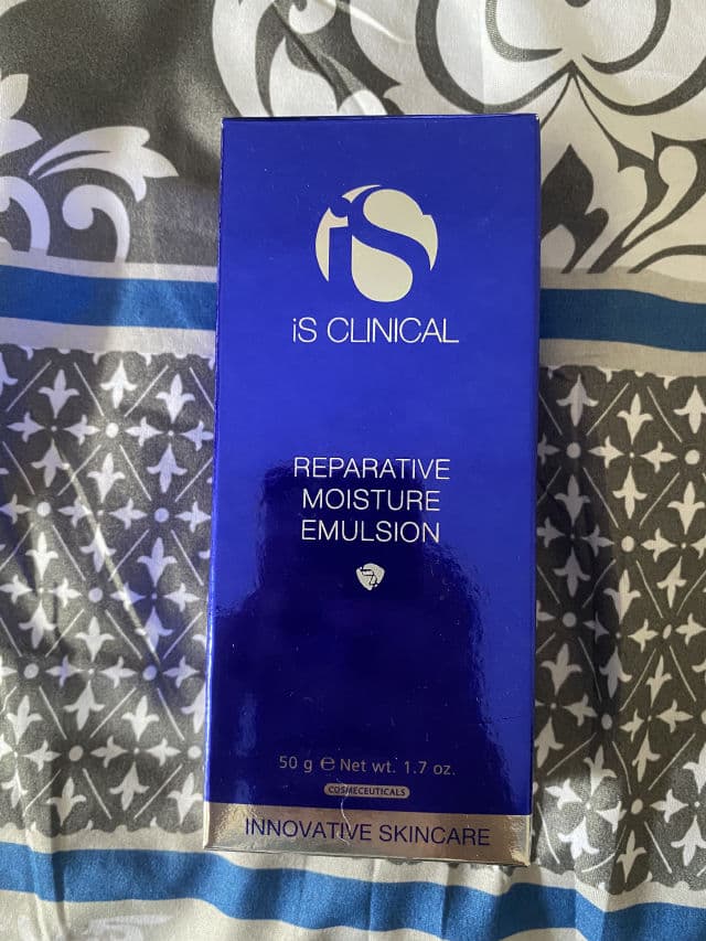 iS Clinical Reparative Moisture Emulsion review photo by aprilskintour