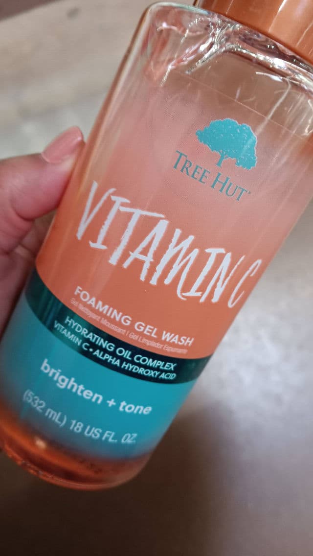 Tree Hut Vitamin C Foaming Gel Wash review photo by lamamaishere