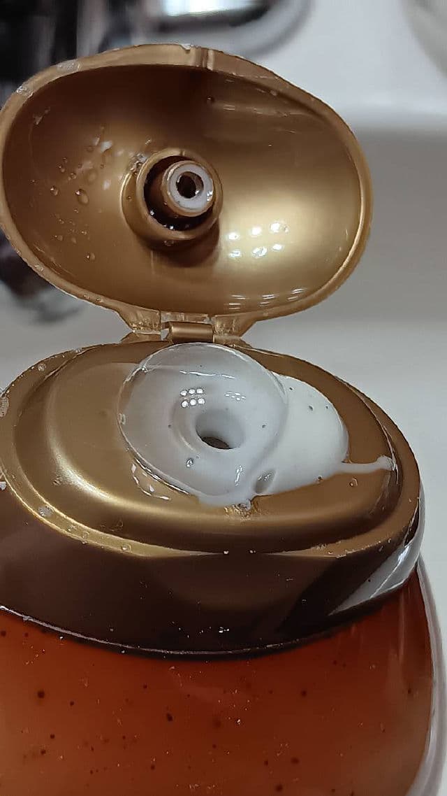 OGX Smoothing + Coconut Coffee Scrub & Wash review photo by lamamaishere