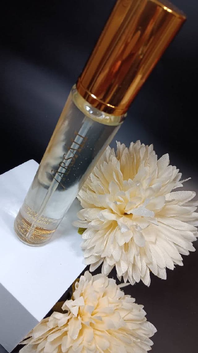 Farsáli Rose Gold Skin Mist review photo by lamamaishere