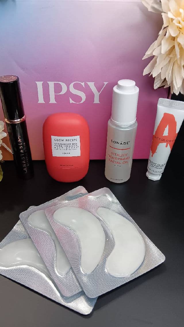 Glow Recipe Strawberry BHA Pore-Smooth Blur Drops review photo by lamamaishere