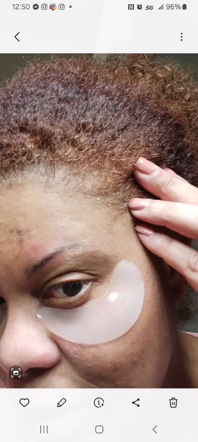 Avant Skincare Hydra-Bright Collagen Eye Restoring Pads review photo by lamamaishere