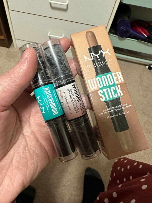 Nyx Cosmetics Wonder Stick Contour and Highlighter Stick review photo by kelikeii