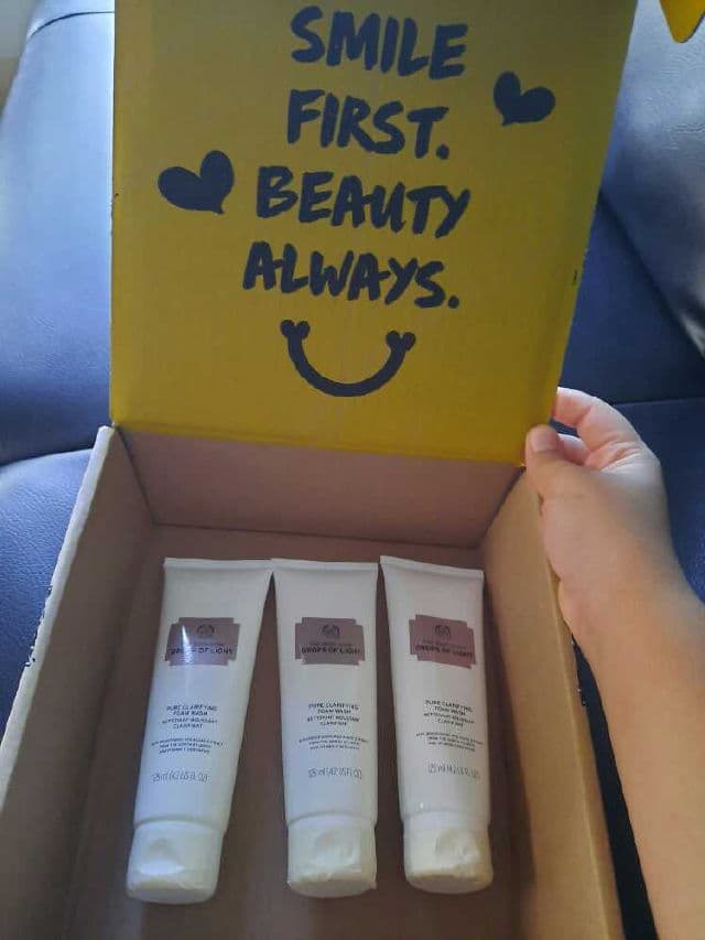 The Body Shop Drops Of Light Pure Clarifying Foam Wash review photo by SamiraHasanah