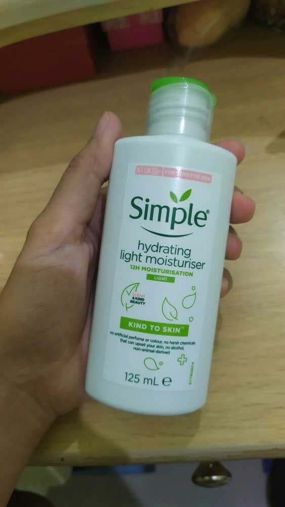Simple Protecting Light Moisturizer SPF 15 review photo by SamiraHasanah
