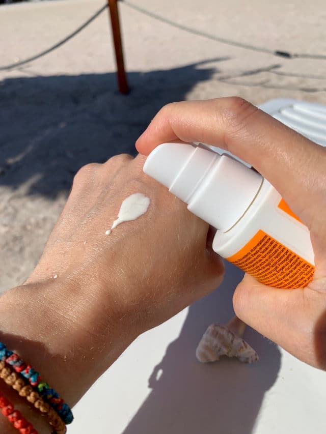La Roche-Posay Anthelios Dermo-Pediatrics Invisible Spray SPF50+ review photo by AlexandraPainter