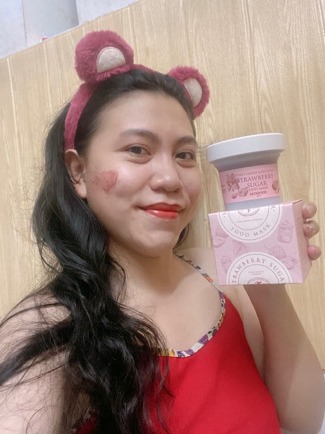 SKINFOOD Pore Cleanse & Exfoliate Strawberry Sugar Food Mask review photo by thihoang