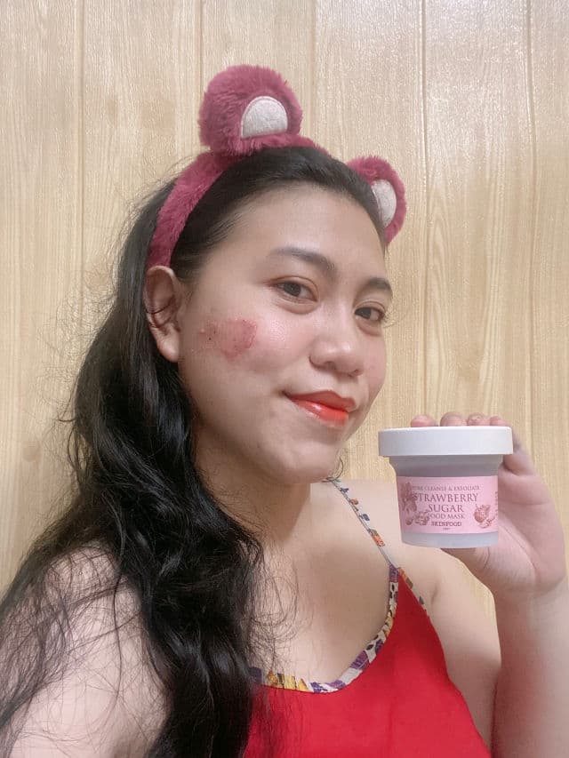 SKINFOOD Pore Cleanse & Exfoliate Strawberry Sugar Food Mask review photo by thihoang