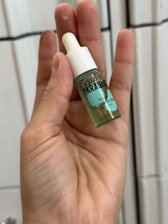 Isle of Paradise Self-Tanning Water - Medium review photo by dmlr