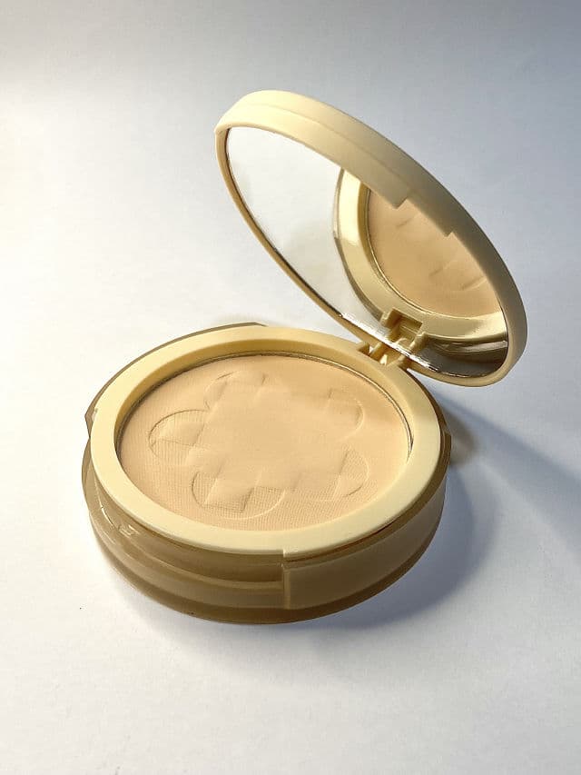 Barenbliss Fine to Refine Compact Powder review photo by septygr