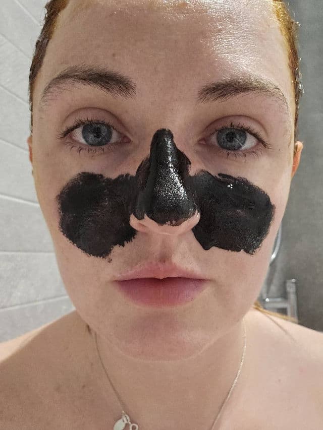 Garnier PureActive Charcoal Anti-Blackhead Peel Off Mask  review photo by ejabeauty