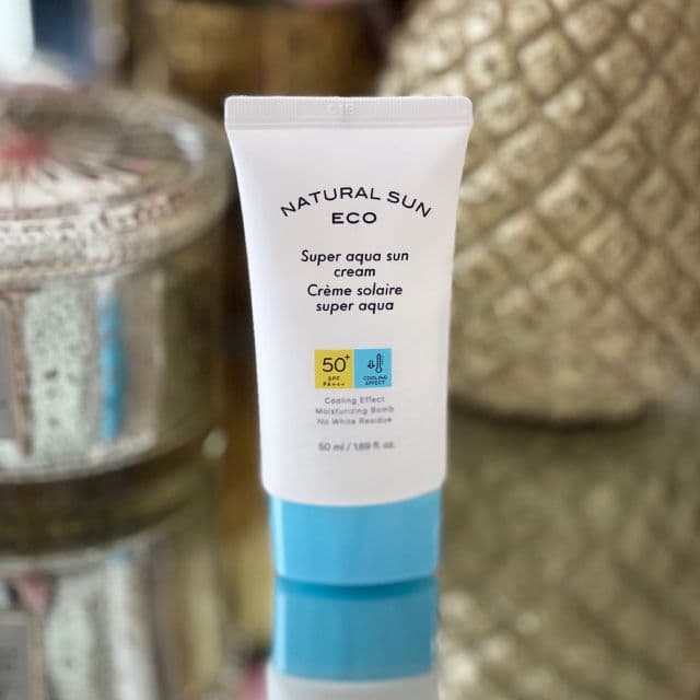 THE FACE SHOP Natural Sun Eco Super Aqua Sun Cream SPF50+ PA+++ review photo by Linilini