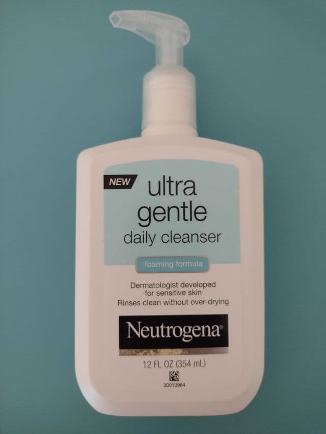 Neutrogena Ultra Gentle Daily Cleanser Foaming Formula review photo by Evelynia