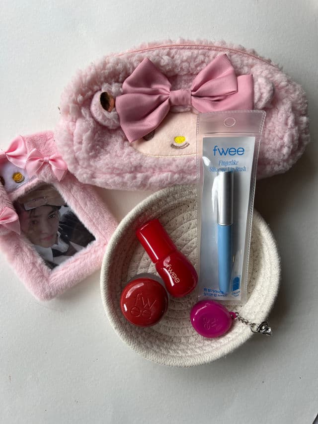 fwee Fingerlike Silicone Lip Brush review photo by Renlau