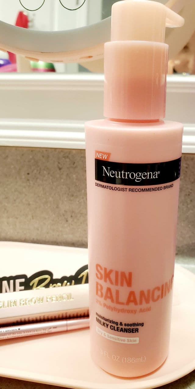 Neutrogena Skin Balancing Milky Cleanser for Dry Skin review photo by Mariahj18