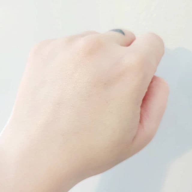 La Roche-Posay Anthelios UVMune 400 Hydratisierende Creme LSF 50+ review photo by theskincarewitch