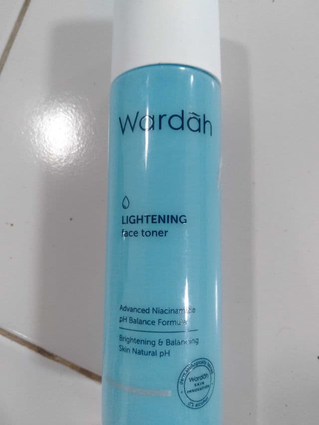 Wardah Lightening Face Toner review photo by leciel