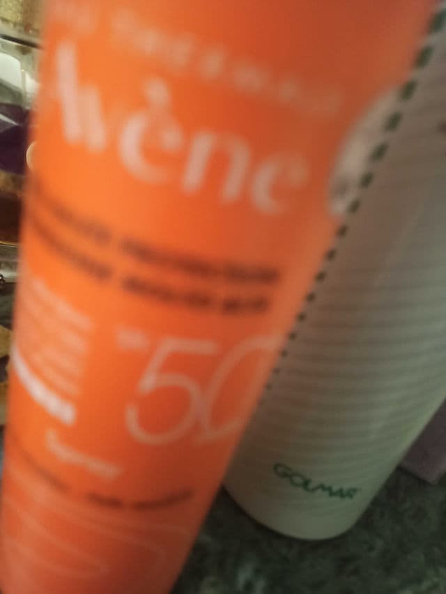 Avene Very High Protection Spray SPF 50+ review photo by ealeeeeee