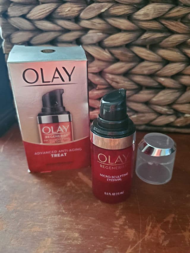 Olay Eyes Pro Retinol Eye Cream Treatment for Crow's Feet review photo by Mommabear0f4